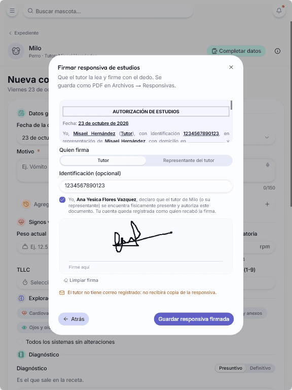 Responsiva de estudios en una tablet: el tutor firma con el dedo y quien la recaba declara que está presente